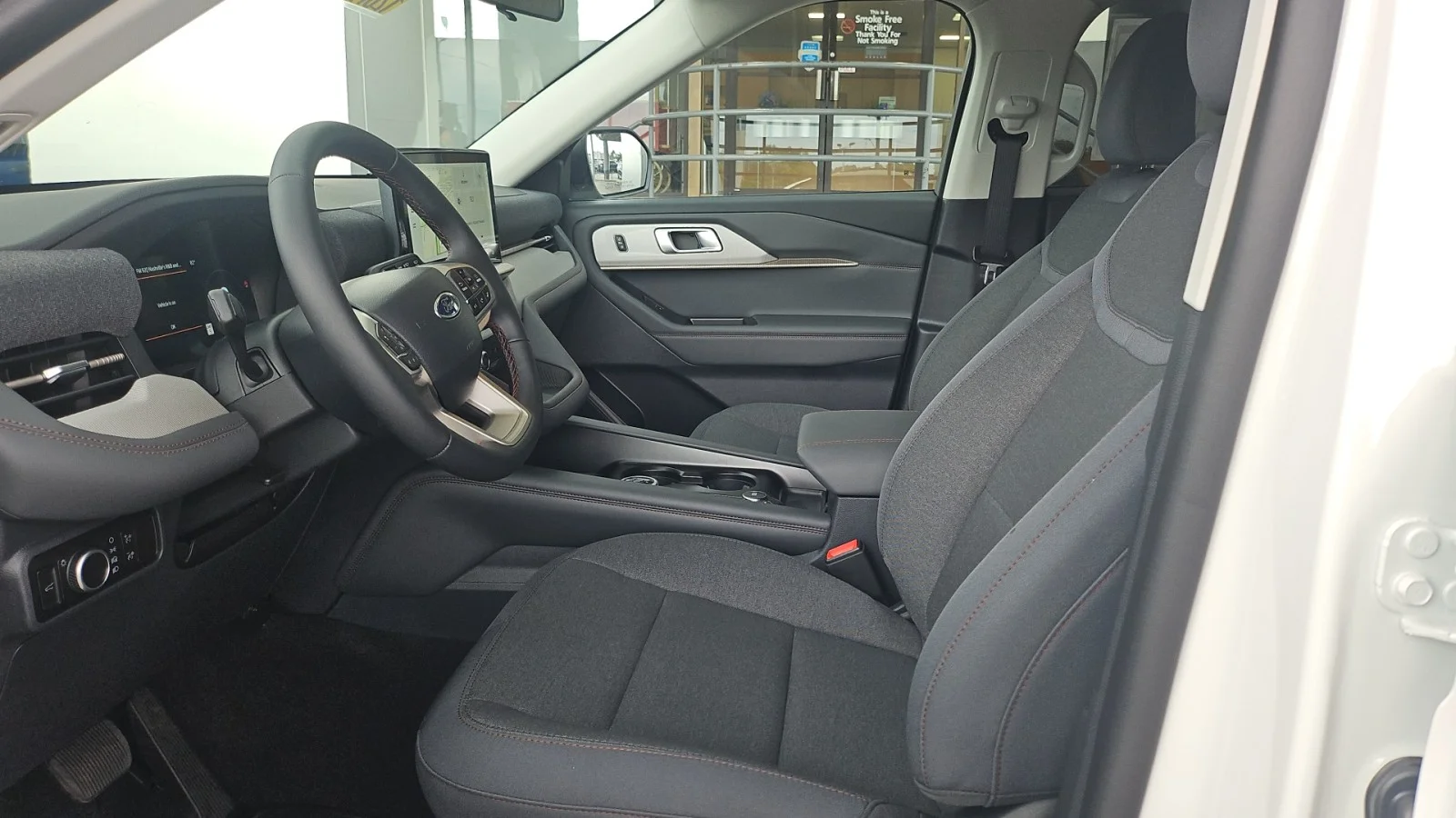 New 2026 Star White Metallic Tri-Coat Ford Active RWD image 10