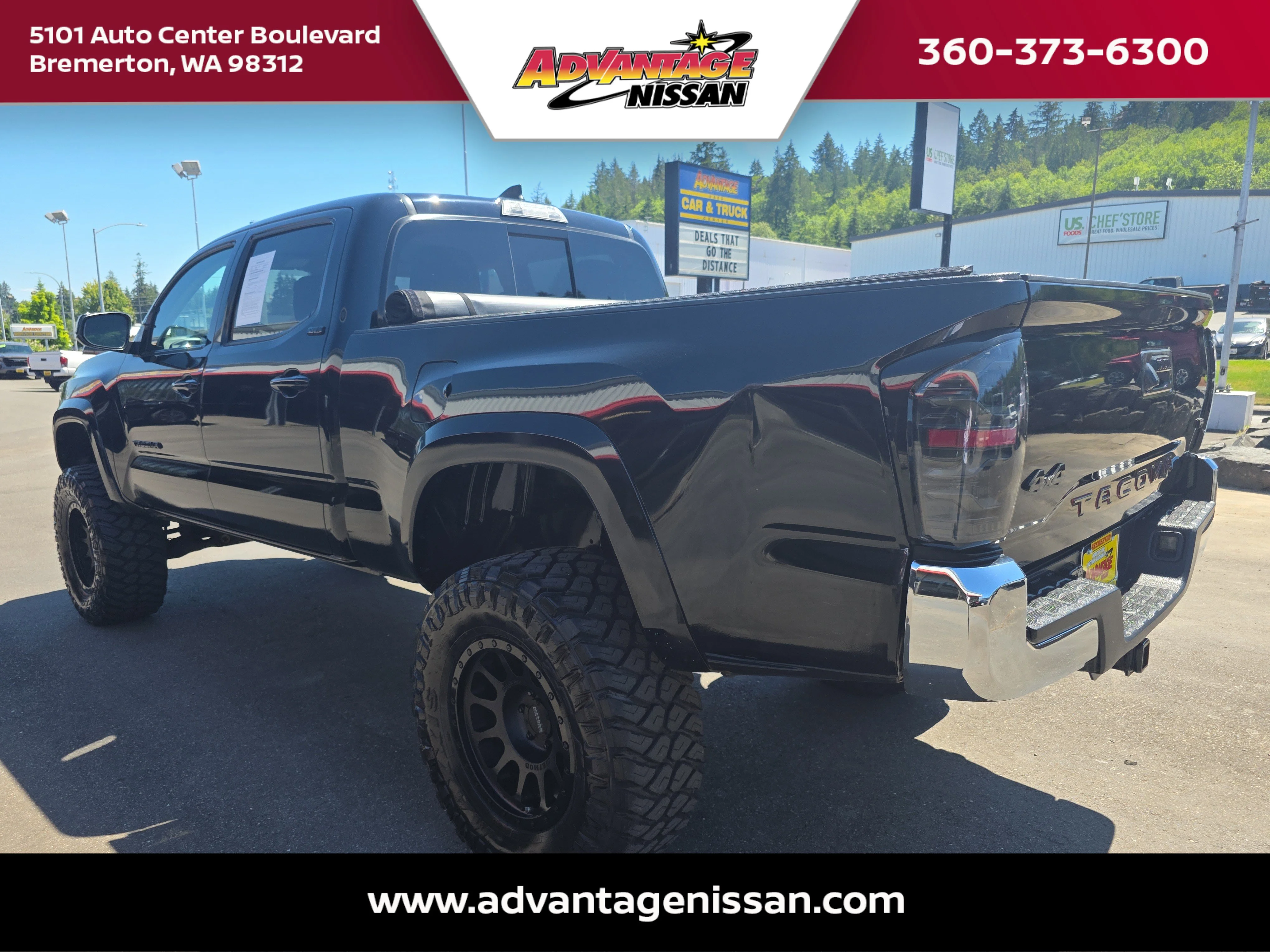 Used 2018 Midnight Black Metallic Toyota SR5 image 3