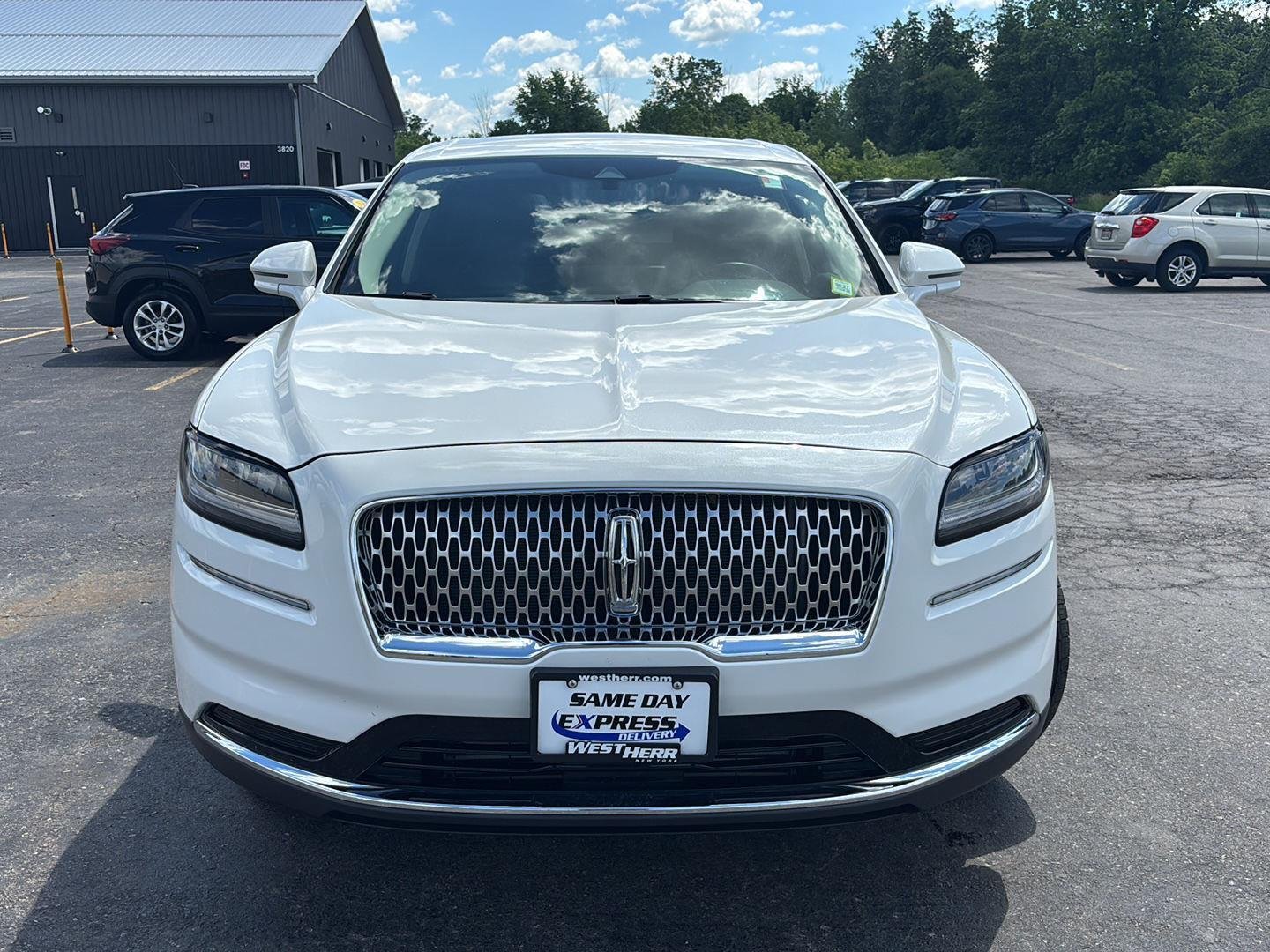 Used 2023 Pristine White Lincoln Standard image 2