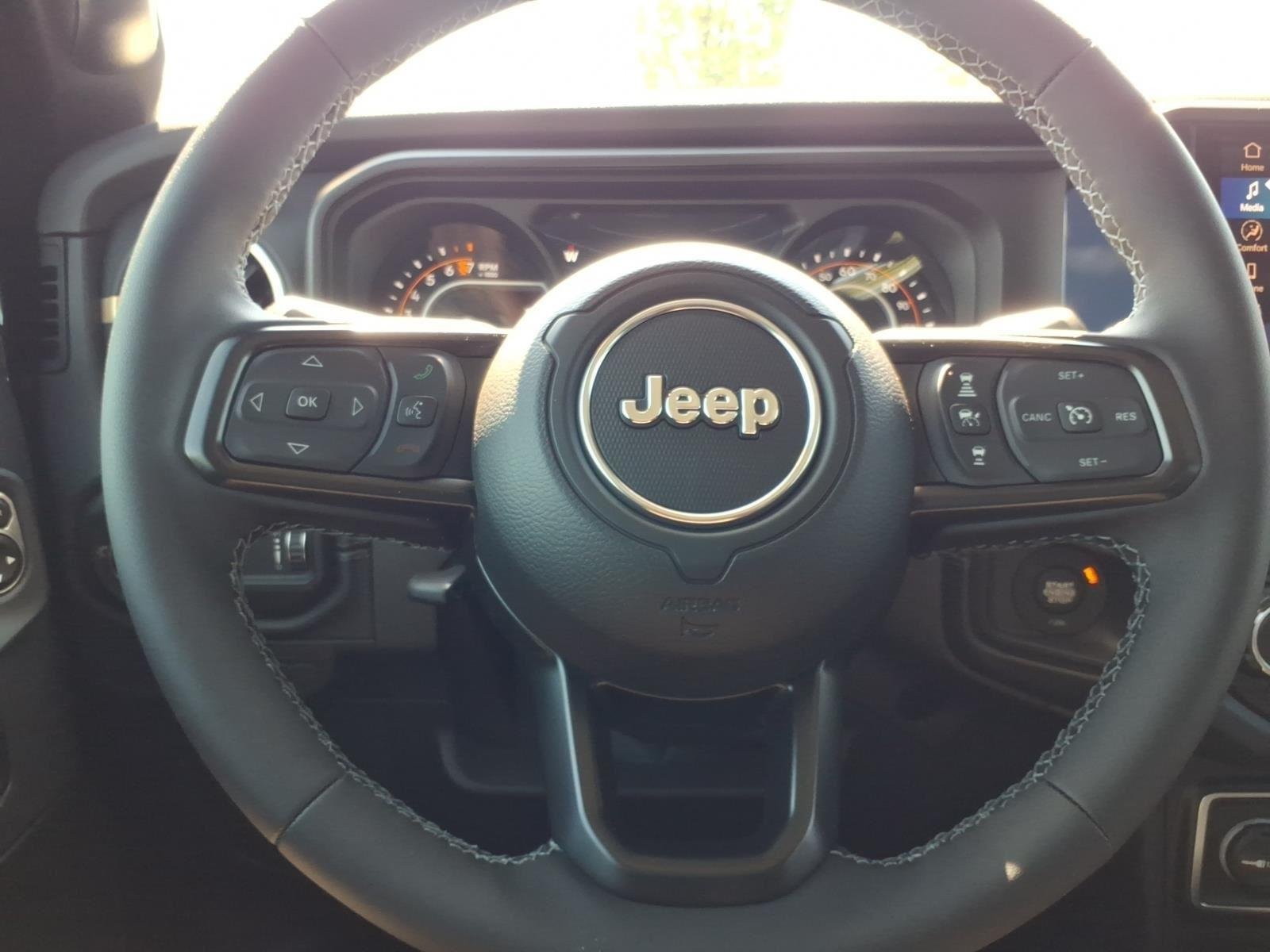 New 2026 Black Clear-Coat Exterior Paint Jeep Sahara image 25
