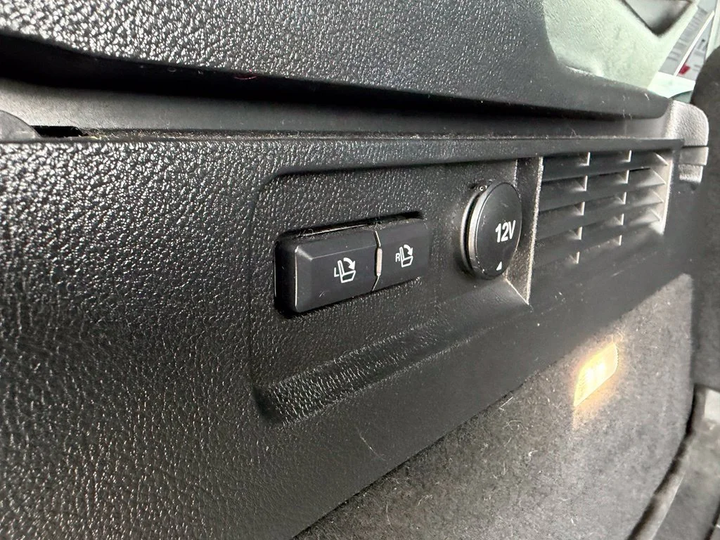 Used 2017 Gray Lincoln Select image 27