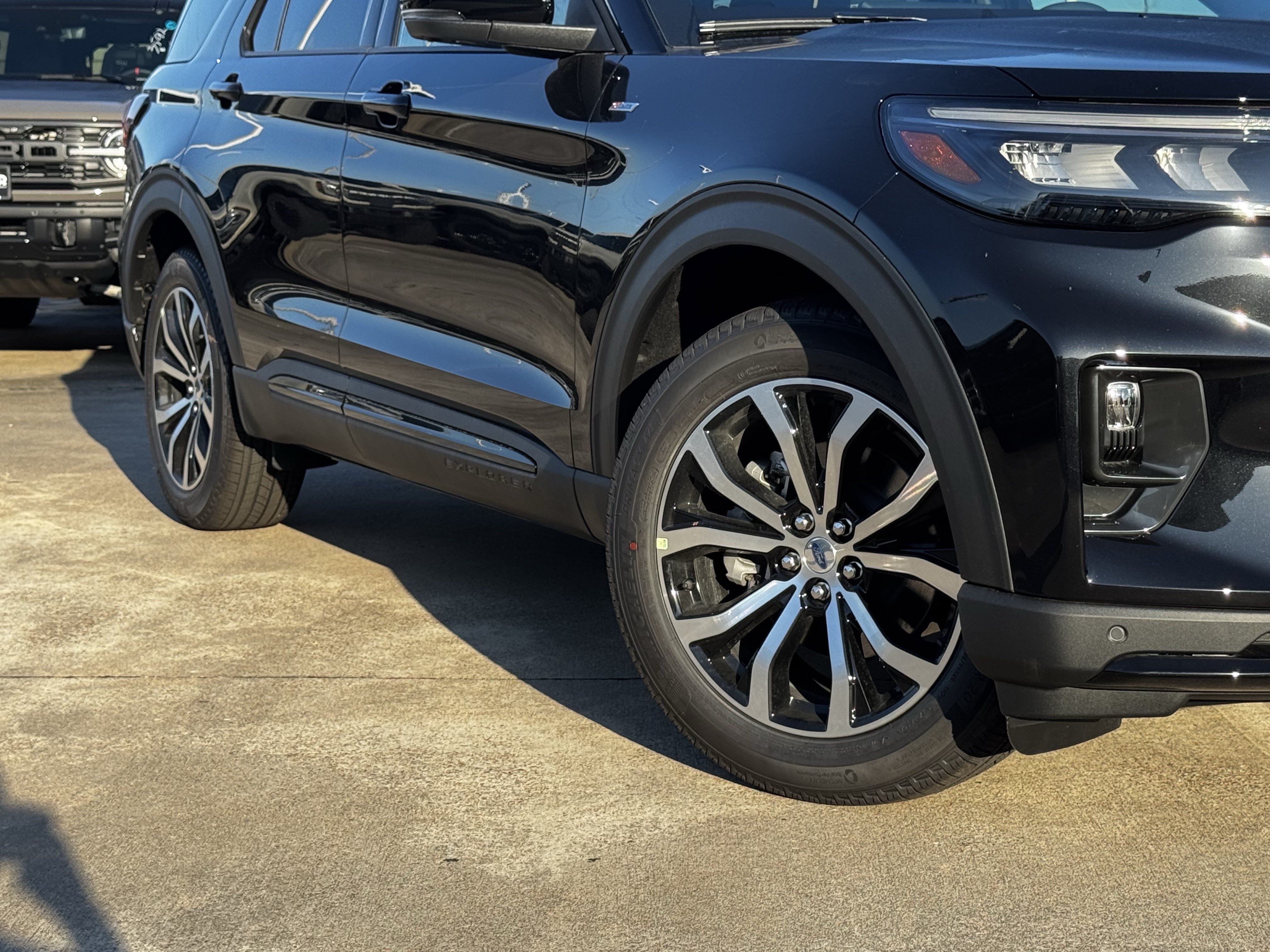 New 2026 Agate Black Metallic Ford ST-Line image 3