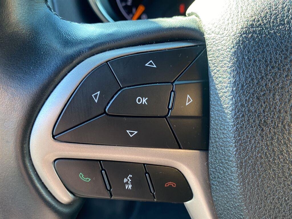 Used 2018 Diamond Black Crystal Pearlcoat Jeep Limited image 20
