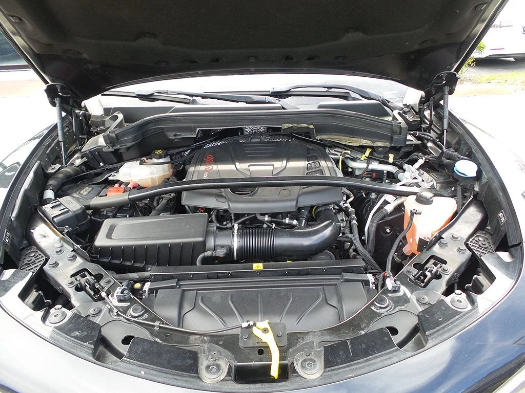 Used 2019 Black Alfa Romeo Base image 17