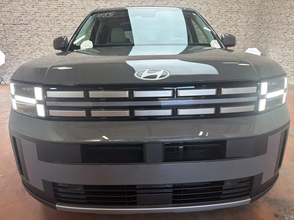 New 2027 Hampton Gray Hyundai SE image 2