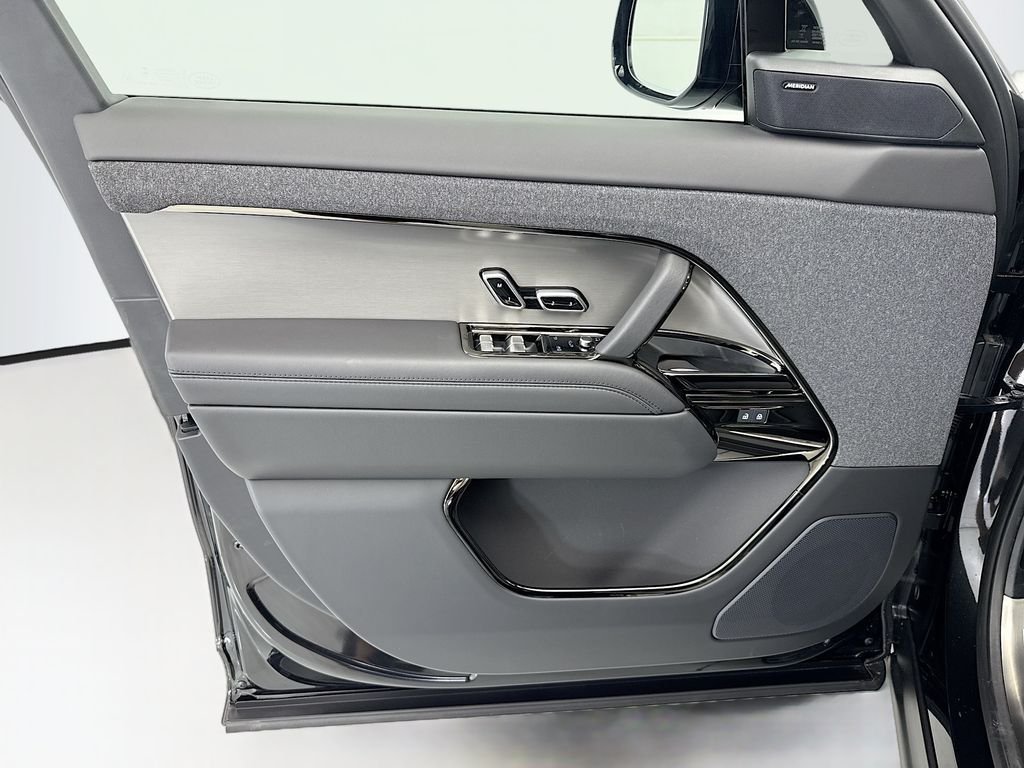 New 2026 Santorini Black LAND ROVER SE image 24