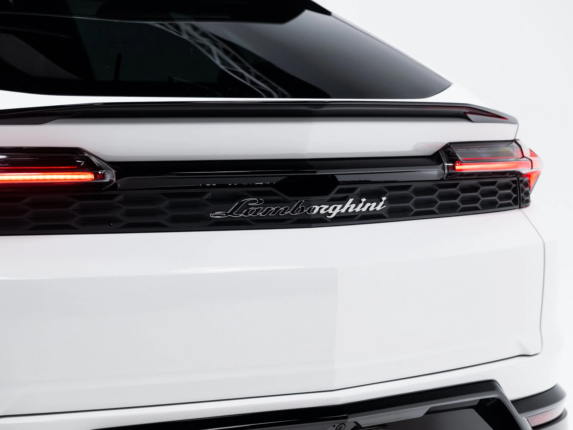 Used 2025  Lamborghini SE image 27