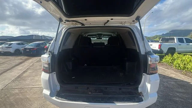 Used 2017 White Toyota SR5 image 10