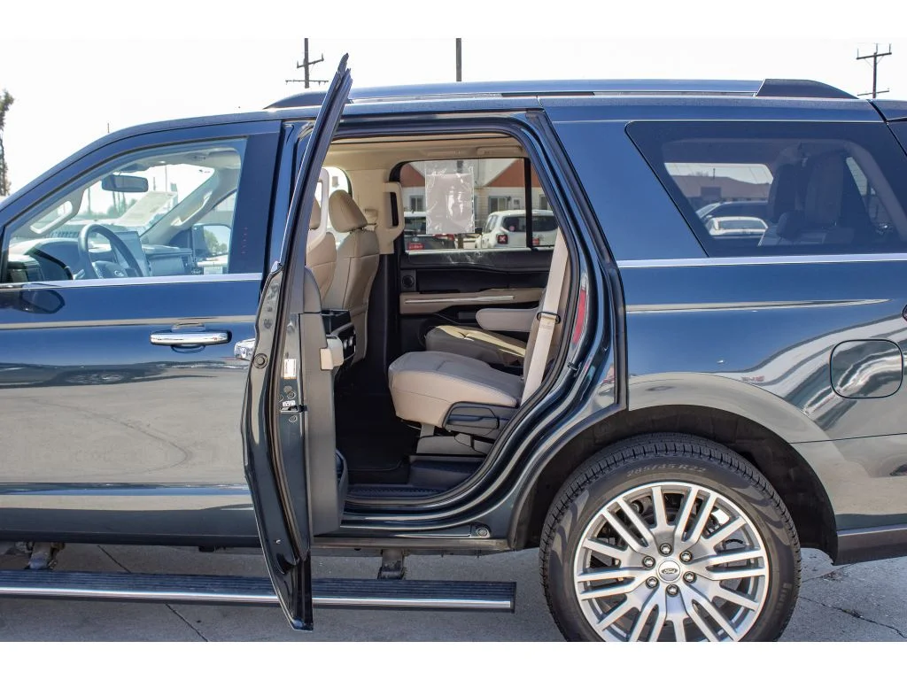 Used 2024 Stone Blue Metallic Ford Limited image 17