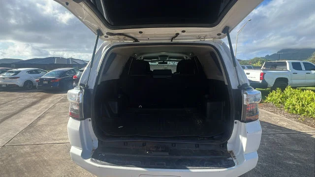 Used 2017 White Toyota SR5 image 10