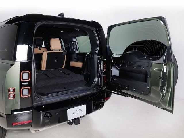 New 2026 Woolstone Green Land Rover X-Dynamic SE image 34