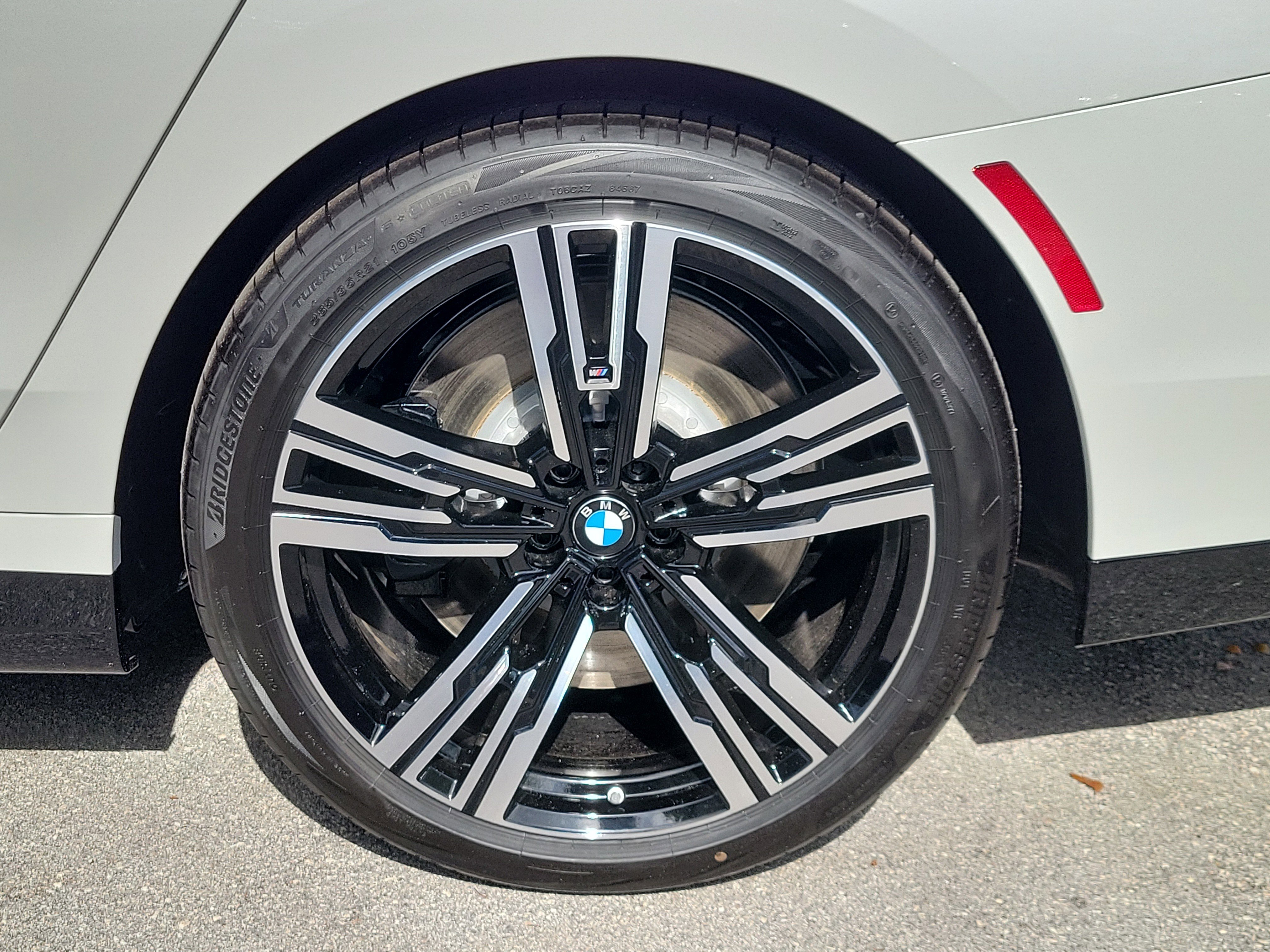 New 2026 Mineral White Metallic BMW 760i xDrive image 7