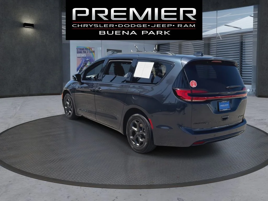 Used 2021 Gray Chrysler Limited image 6