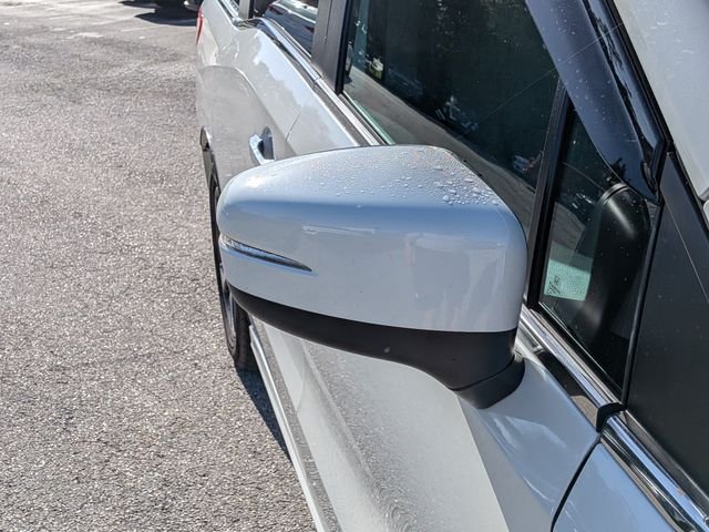 Used 2018 White Honda Touring image 12