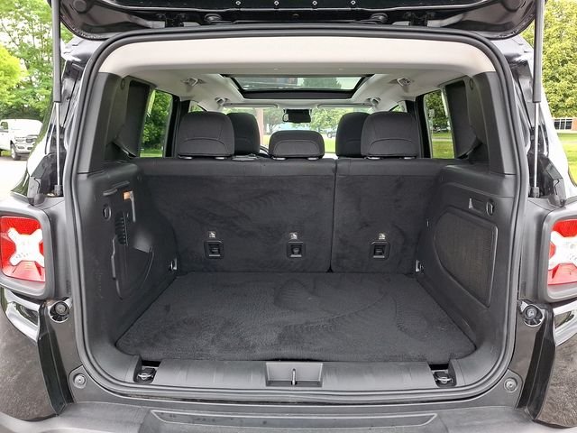 Used 2023 Black Jeep Altitude image 30