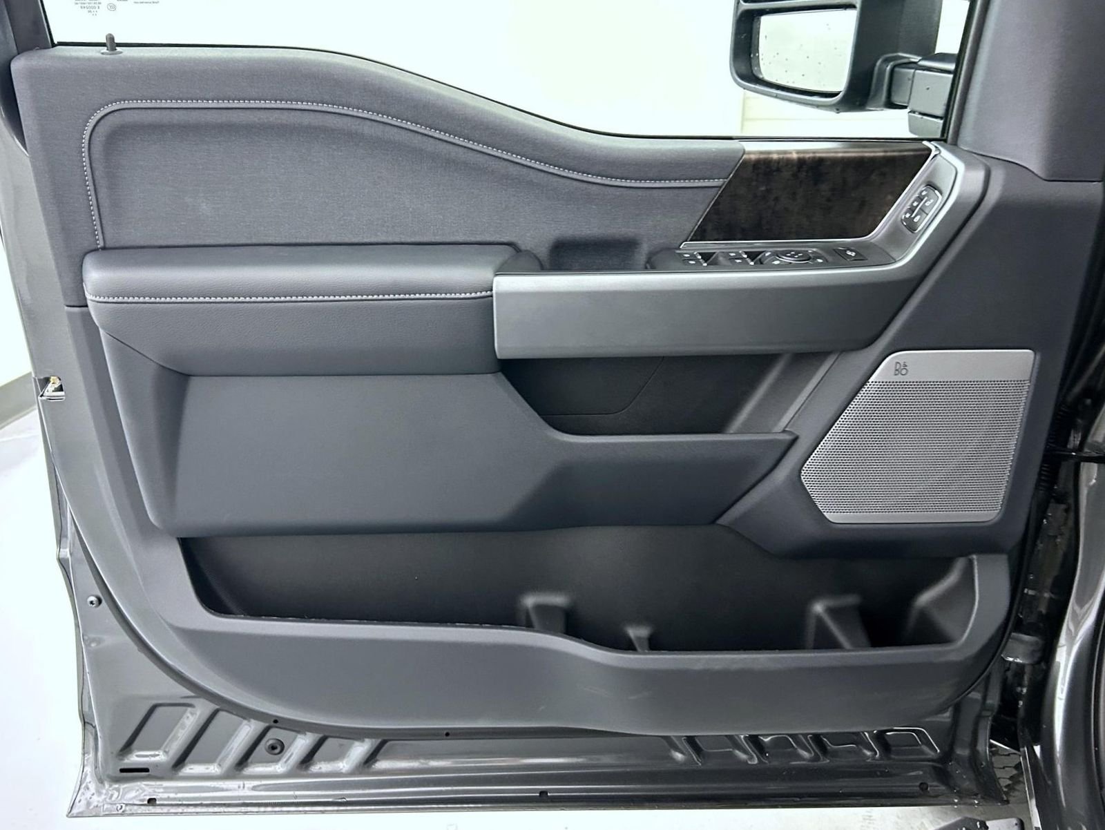 New 2026 Carbonized Gray Metallic Ford Lariat image 9