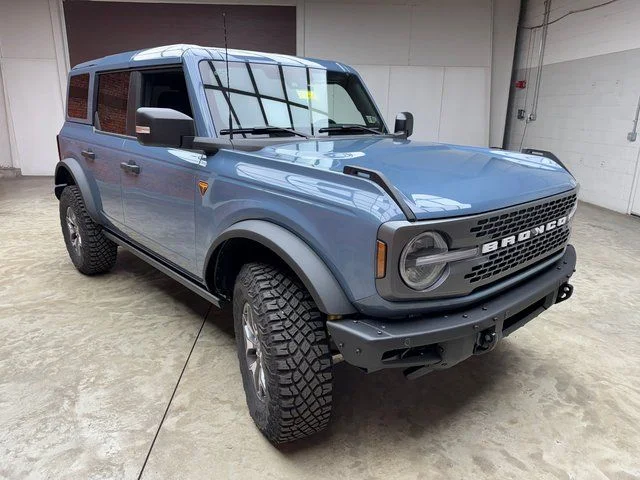 New 2025 Azure Gray Metallic Tri-Coat Ford Badlands® image 7