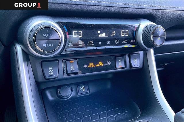 Certified Used 2025 SILVER SKY METALLIC Toyota  image 34