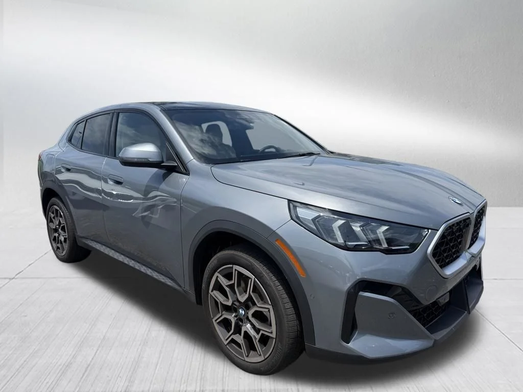 Used 2025 Gray BMW xDrive28i image 3
