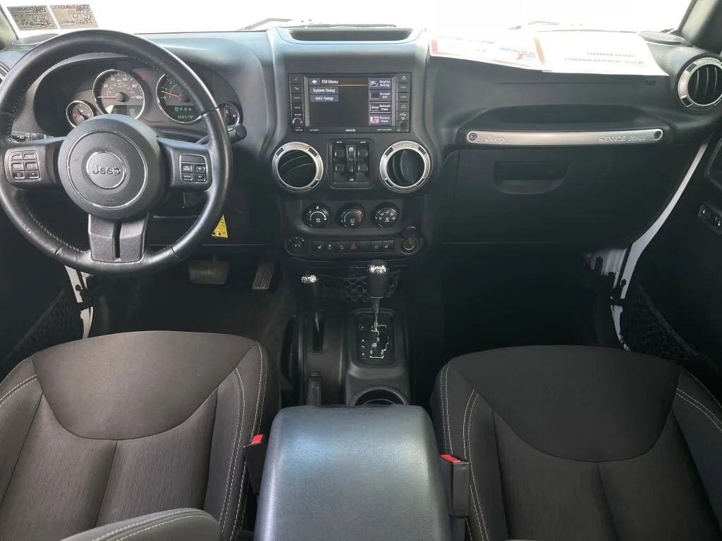Certified Used 2018 Bright White Jeep Rubicon image 27