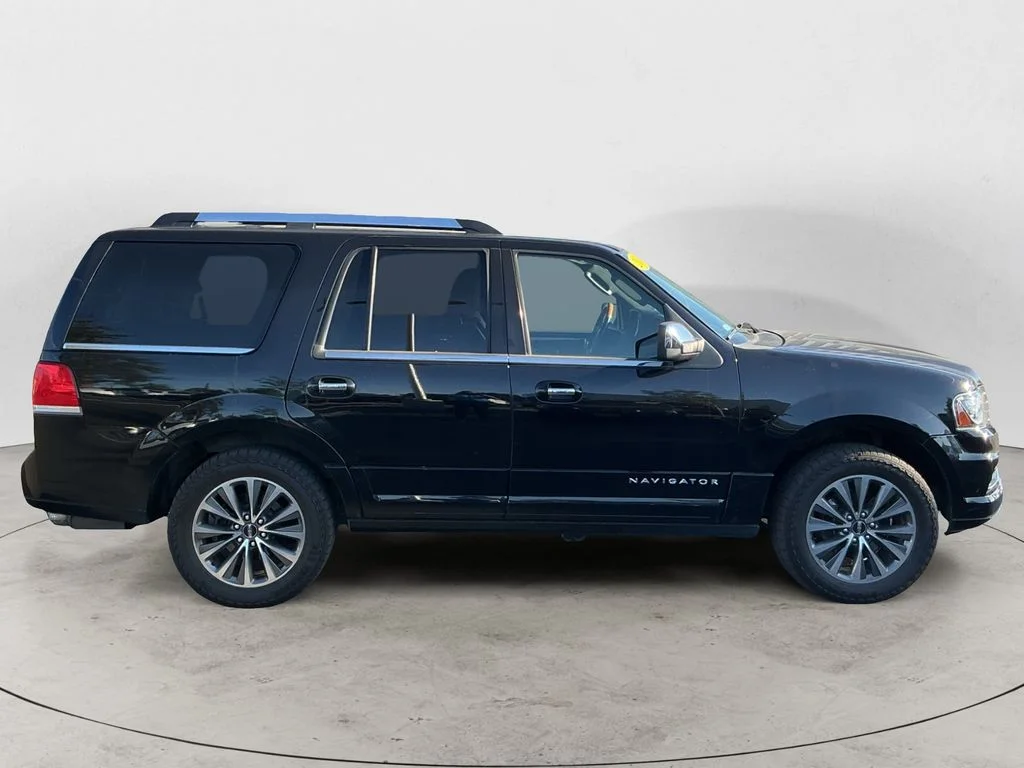 Used 2016 Black Lincoln Select image 8