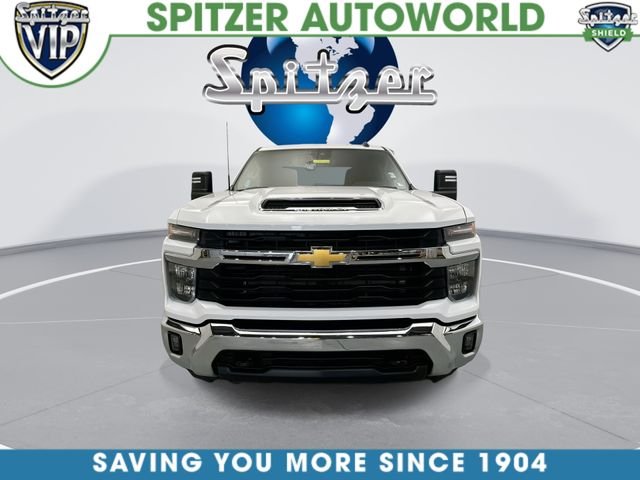 Used 2025 White Chevrolet LT image 3
