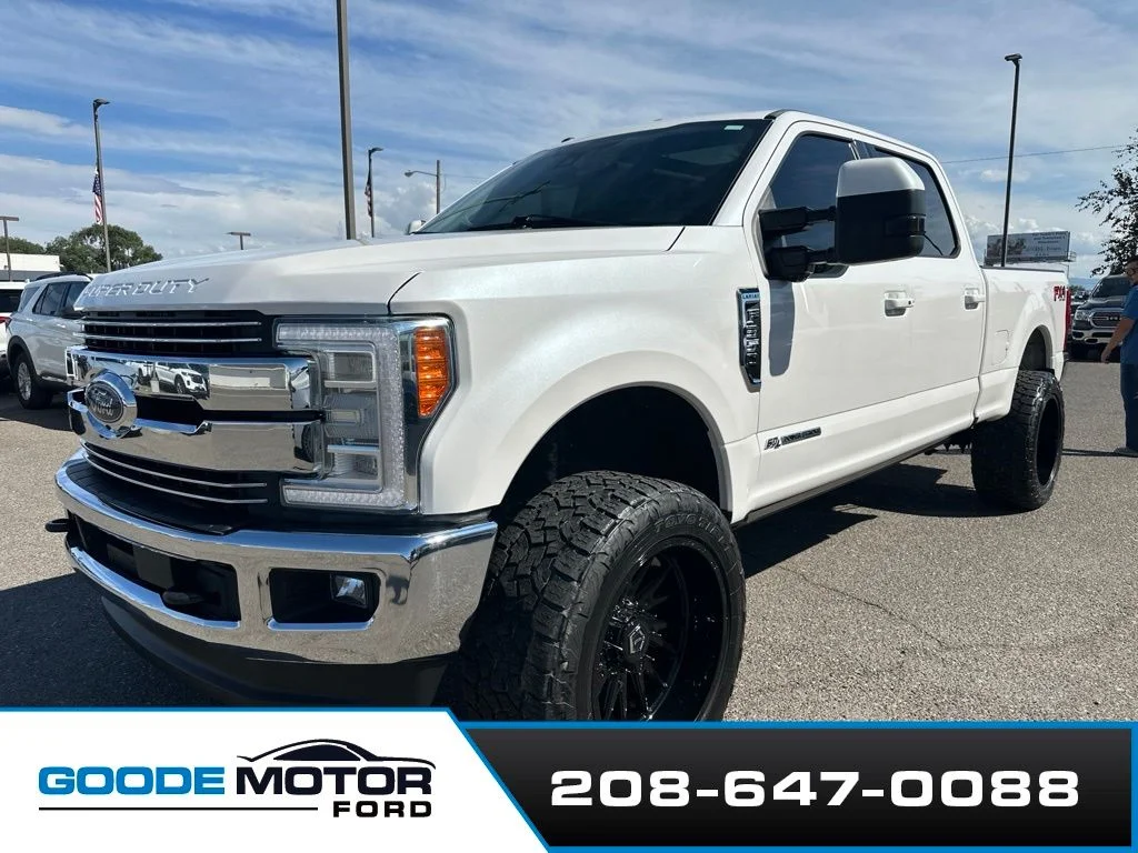 Used 2017 White Platinum Clearcoat Metallic Ford Lariat image 1