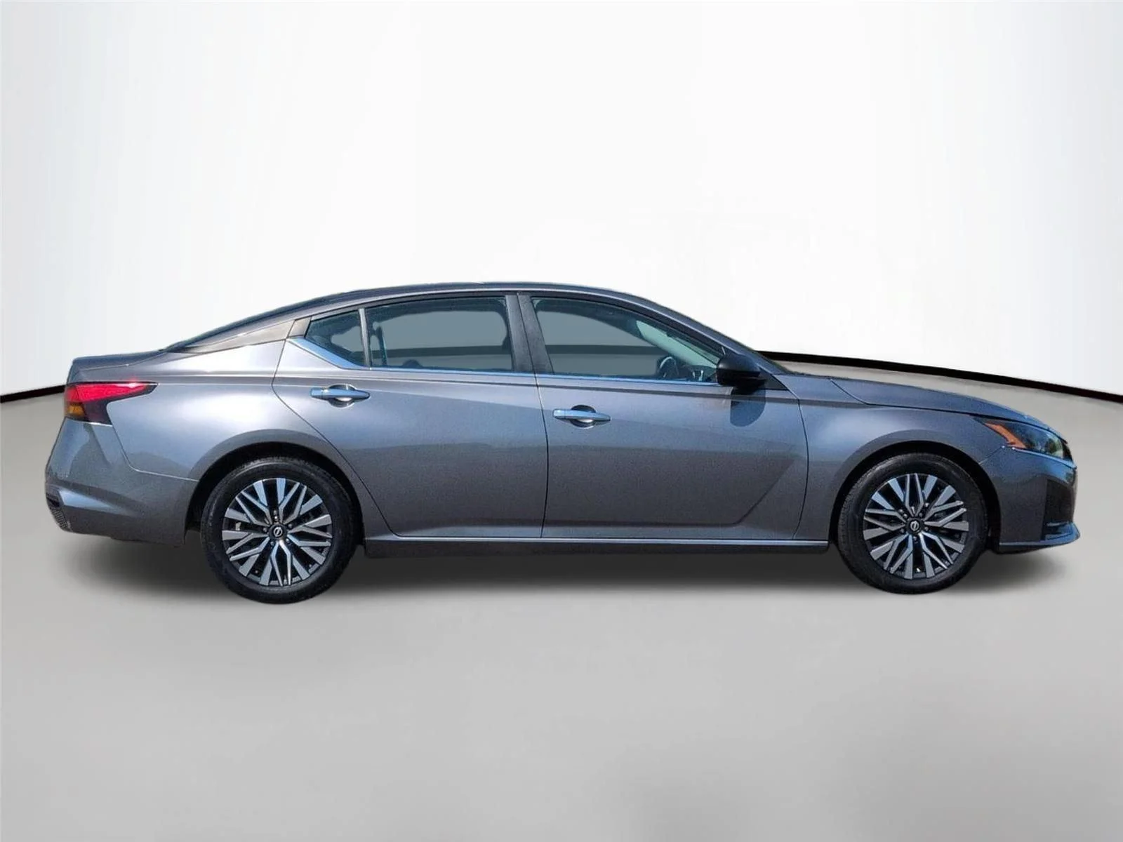 Used 2024 Gun Metallic Nissan 2.5 SV image 6