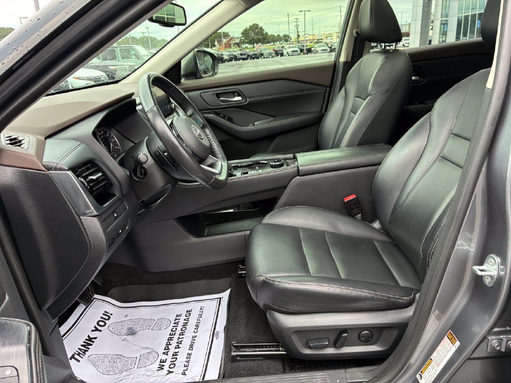 Used 2022 Gray Nissan SL image 8