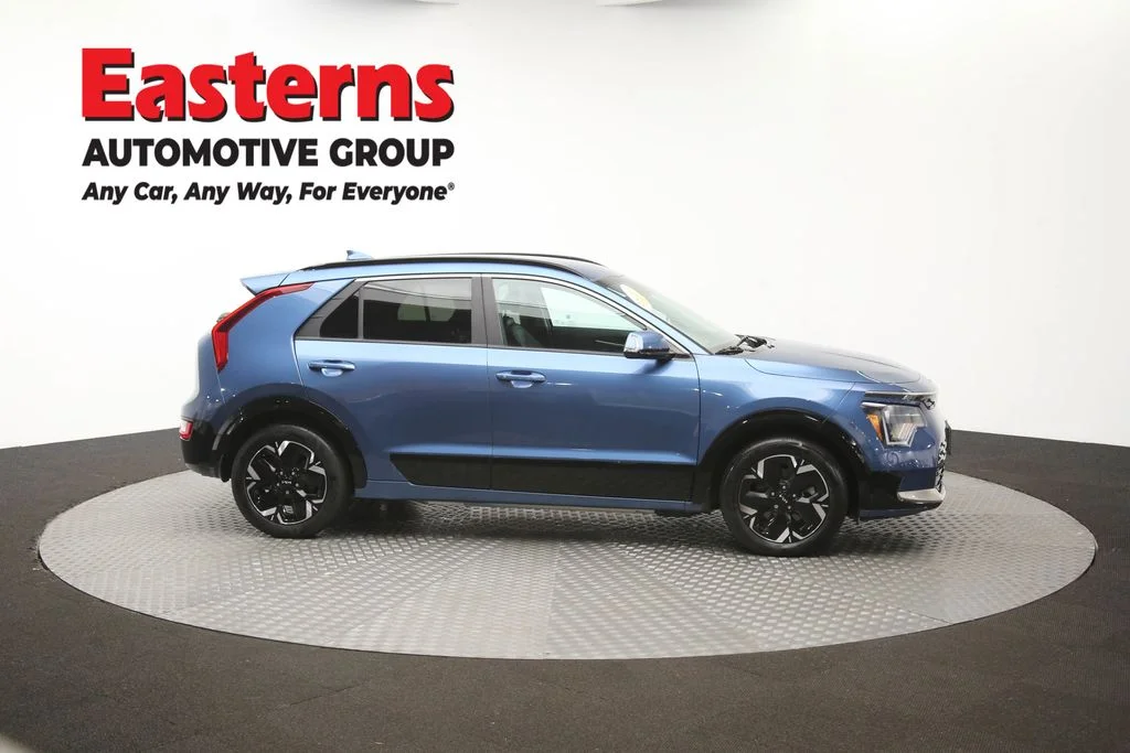 Used 2024 Blue Kia Wind image 47