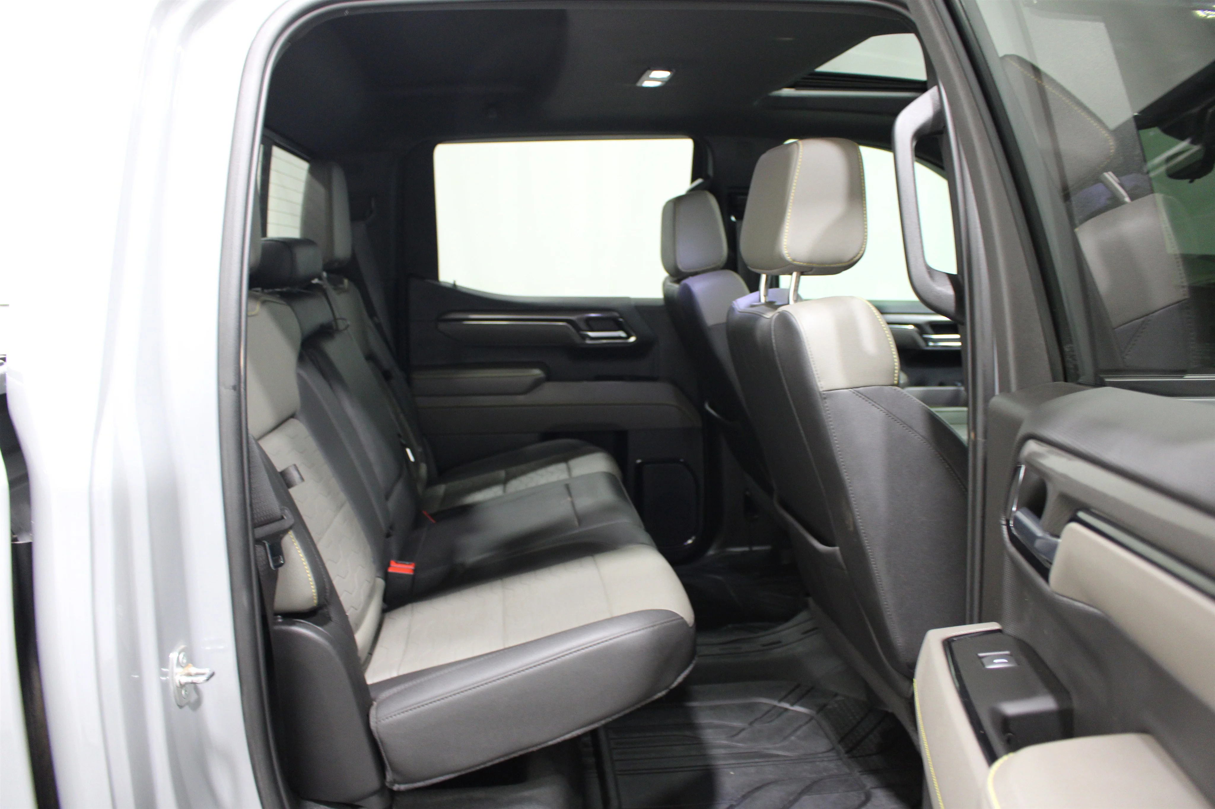 2024 Chevrolet Silverado 1500 ZR2 - Photo 23