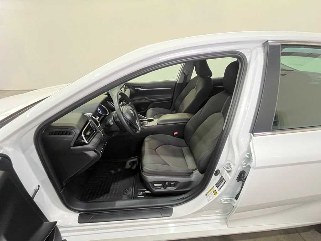 Used 2023 Ice Toyota LE image 17