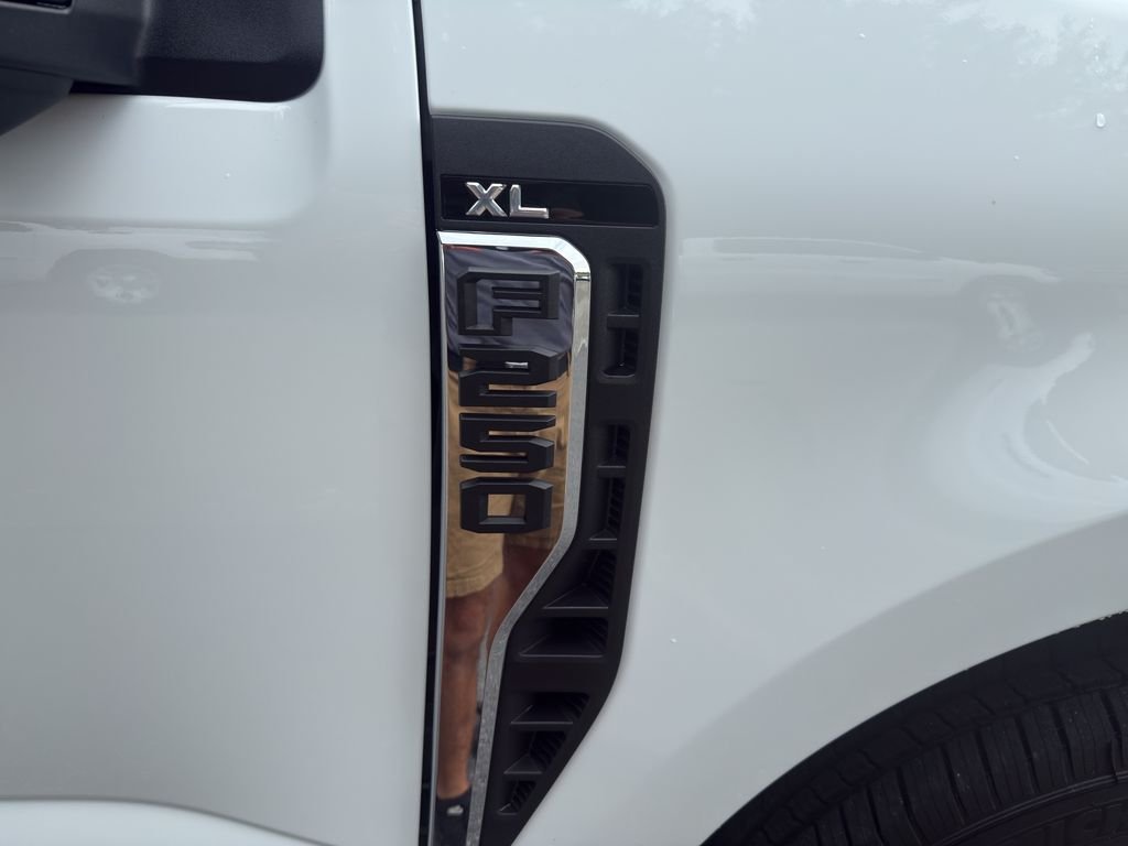 Used 2025 Oxford White Ford XL image 16