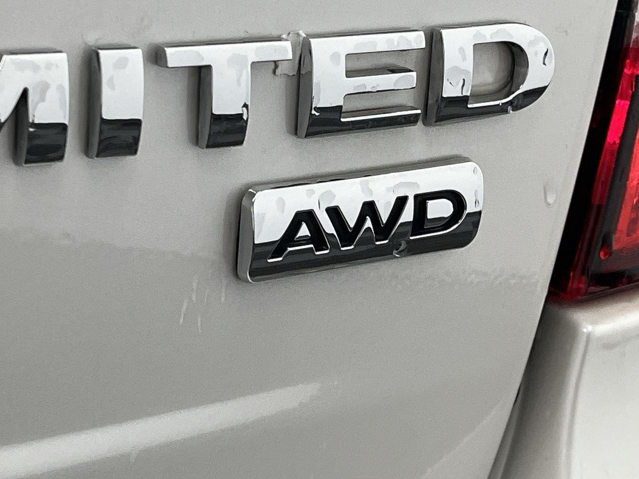 Used 2014 White Platinum Metallic Tri-Coat Ford Limited image 35