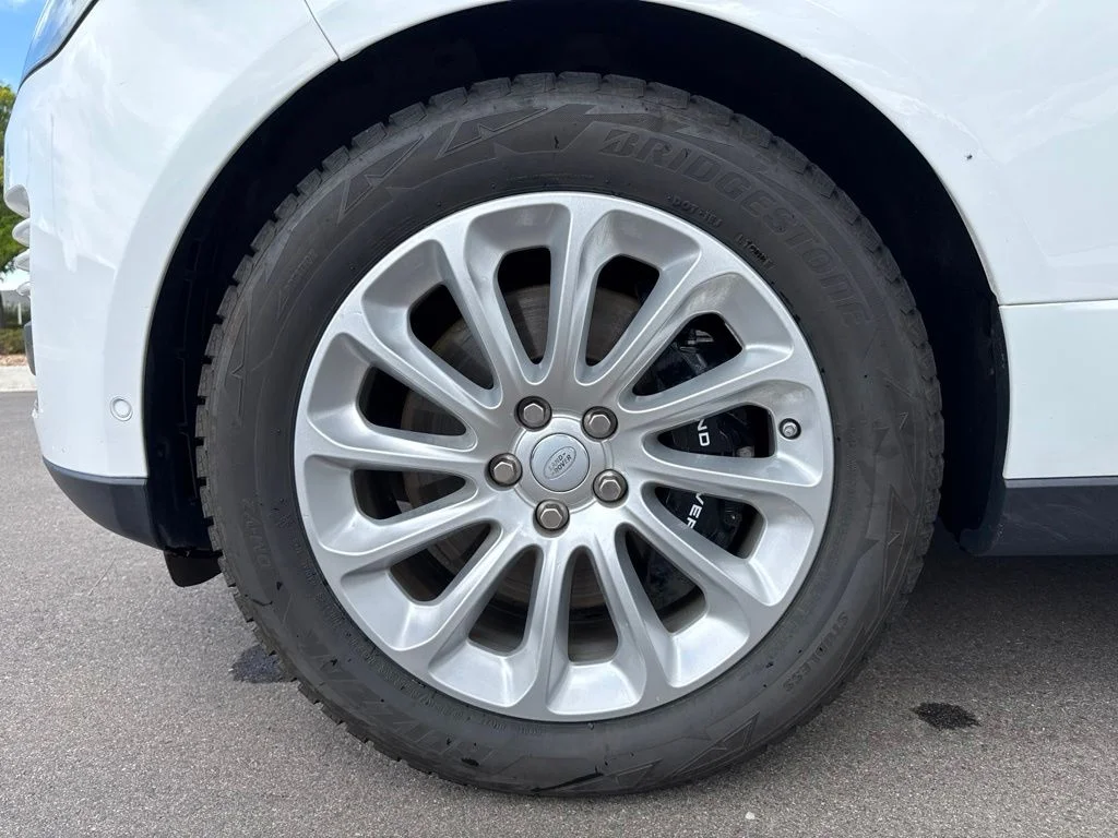 Used 2020 White Land Rover HSE image 27