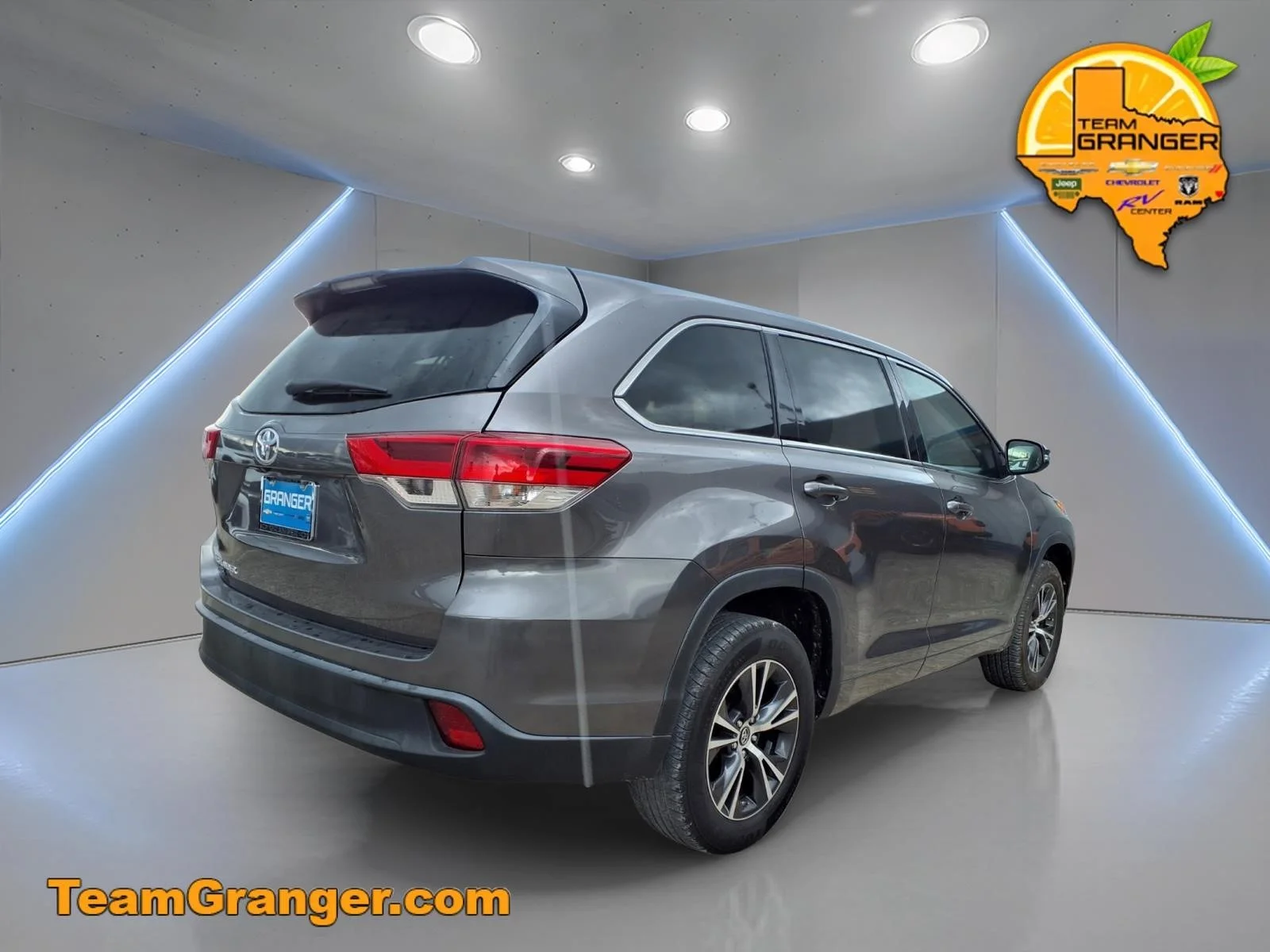 Used 2017 Toyota Highlander LE with VIN 5TDZZRFH2HS224748 for sale in Orange, TX