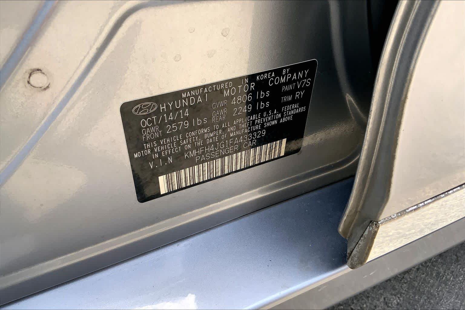 Used 2015 Pewter Gray Metallic Hyundai  image 32