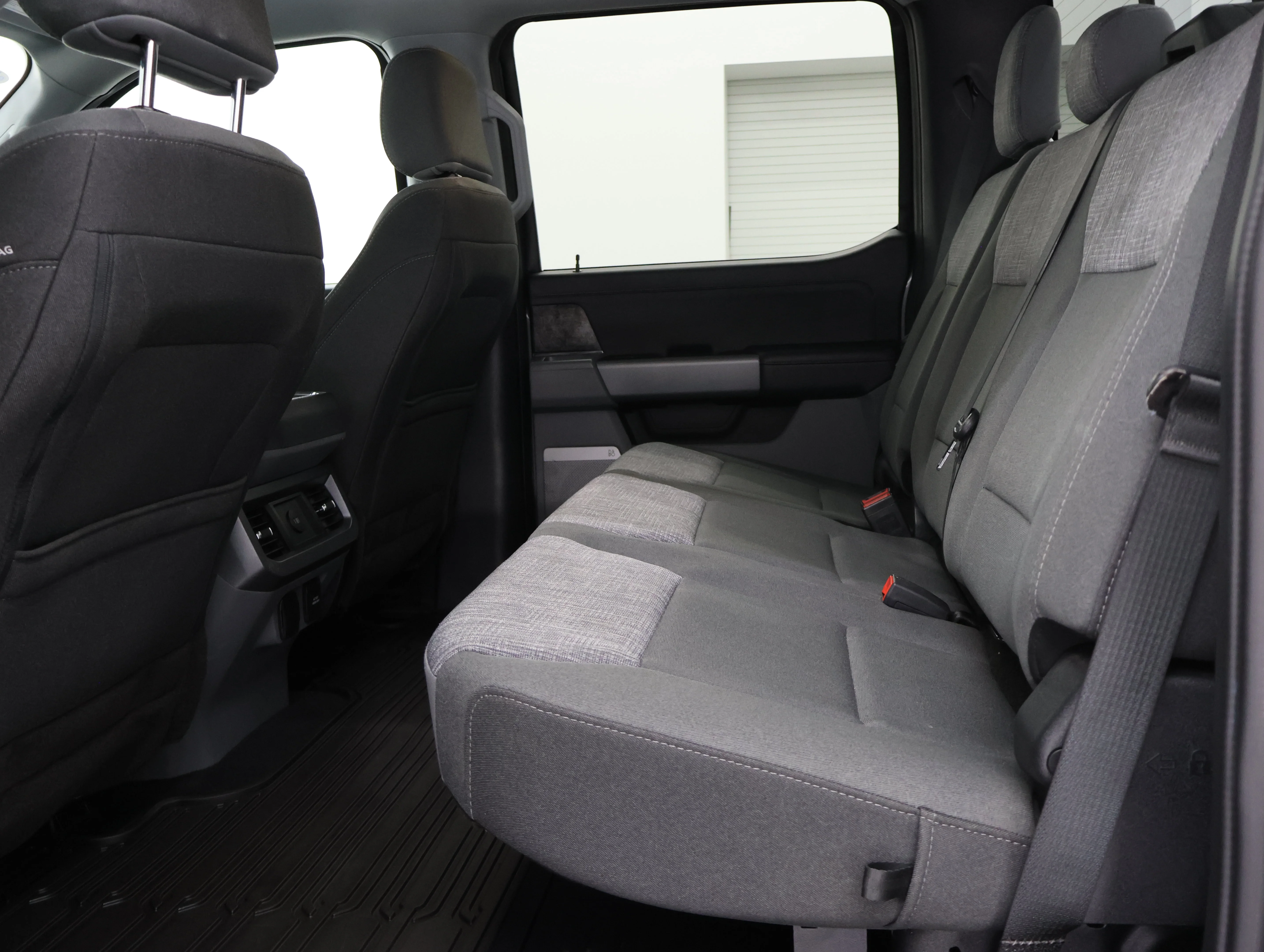 Used 2023 Carbonized Gray Metallic Ford XLT image 38