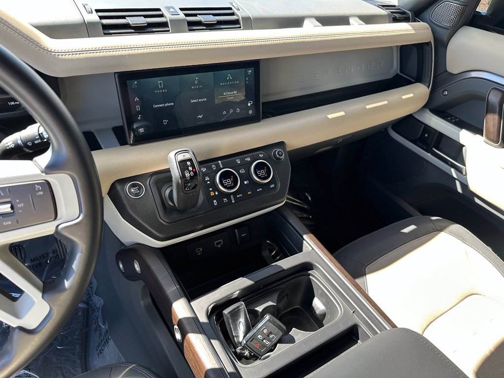 Used 2022 Gray Land Rover X-Dynamic SE image 8
