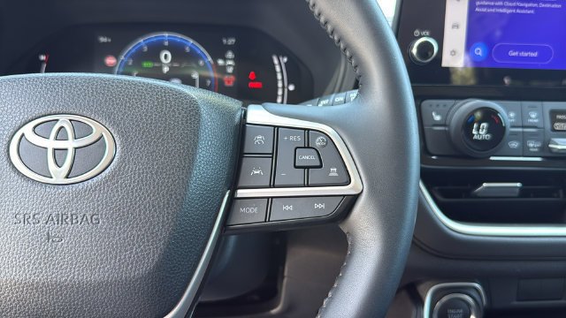 Used 2025 Midnight Black Metallic Toyota XLE image 20