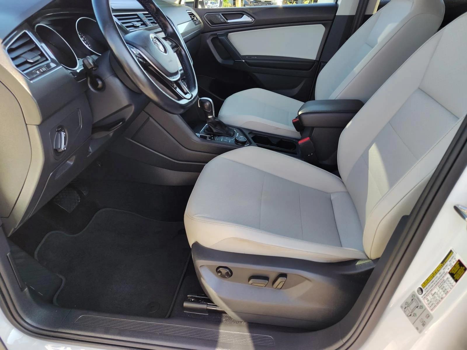 Used 2018 Pure White White Volkswagen  image 13