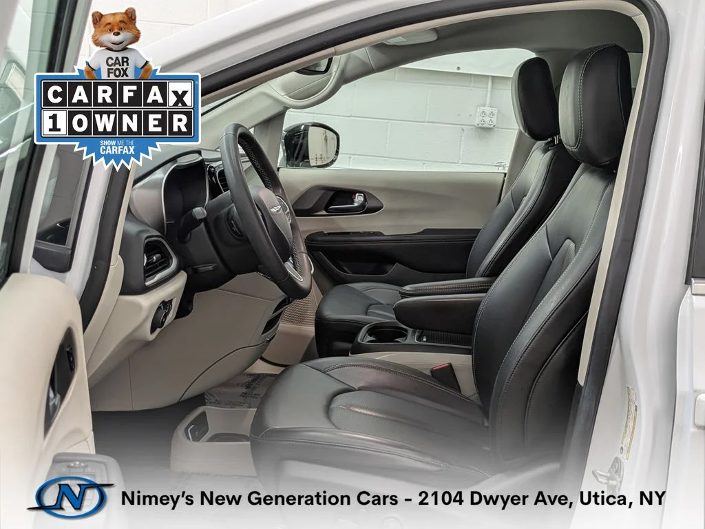 Used 2024 White Chrysler Touring L image 3