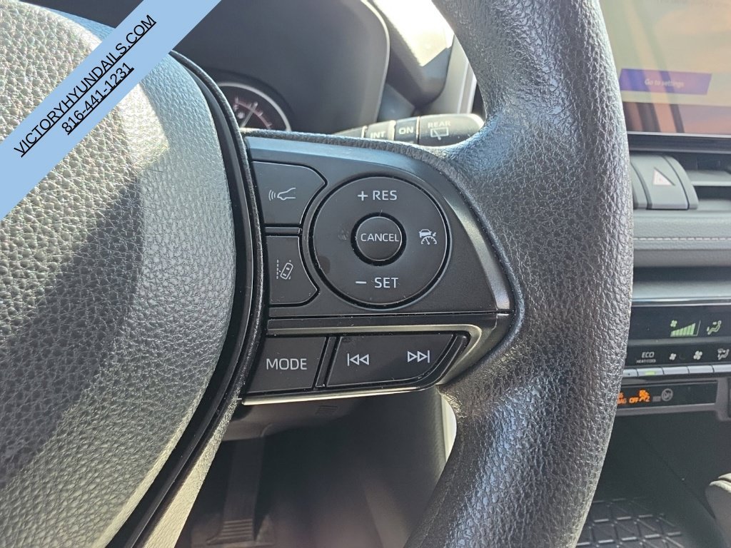 Used 2025 White Toyota XLE image 21