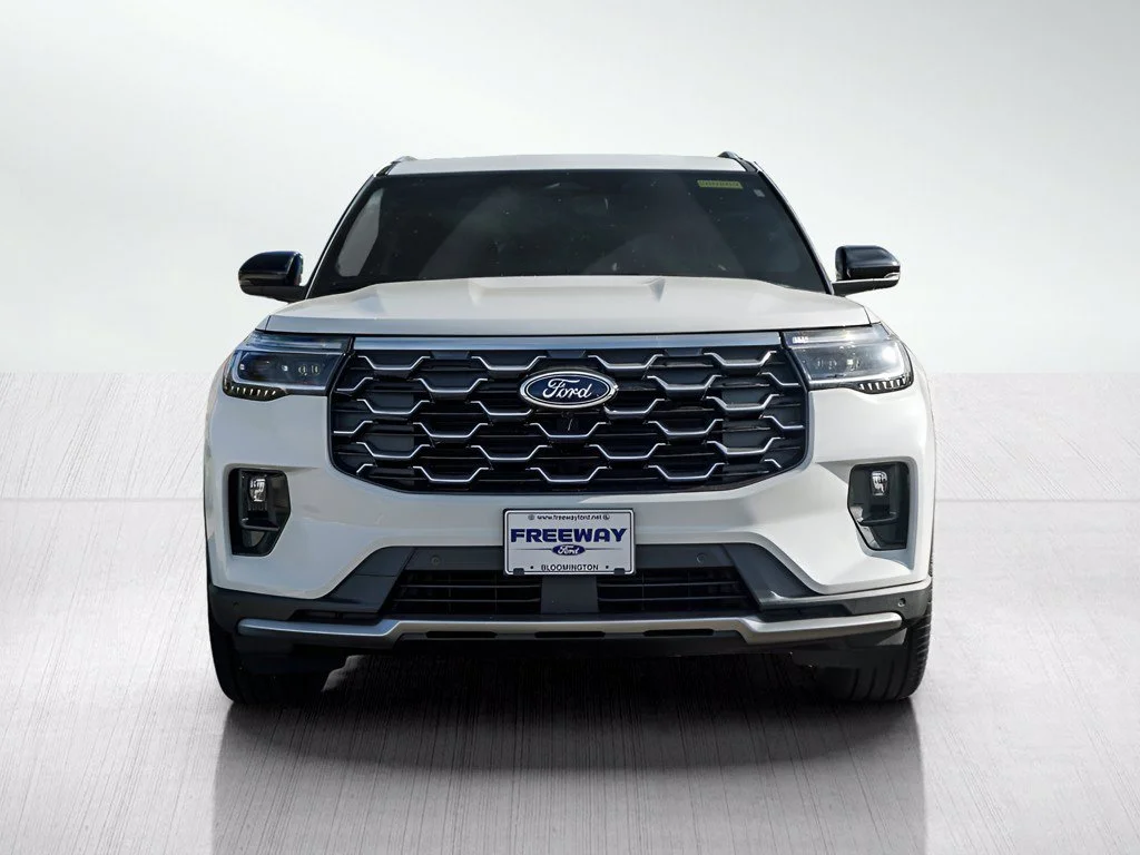 New 2026 Star White Metallic Tri-Coat Ford Platinum™ image 2
