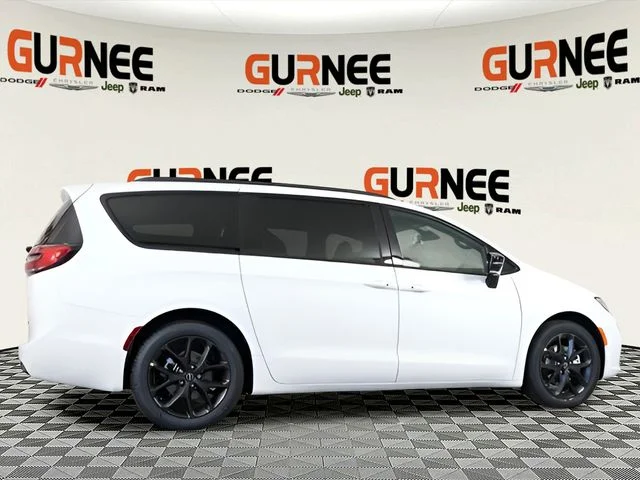 New 2026 Bright White Clear-Coat Exterior Paint Chrysler Select image 41