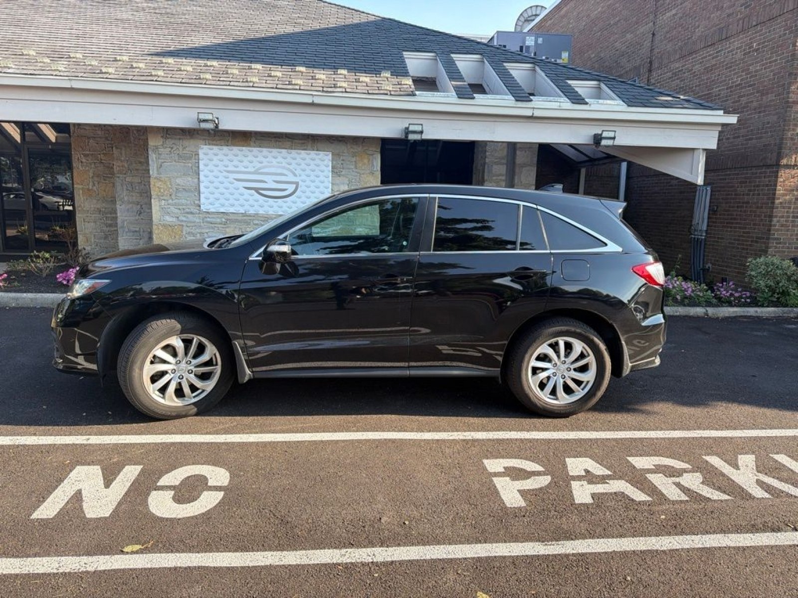 Used 2018 Crystal Black Pearl Acura Base image 3