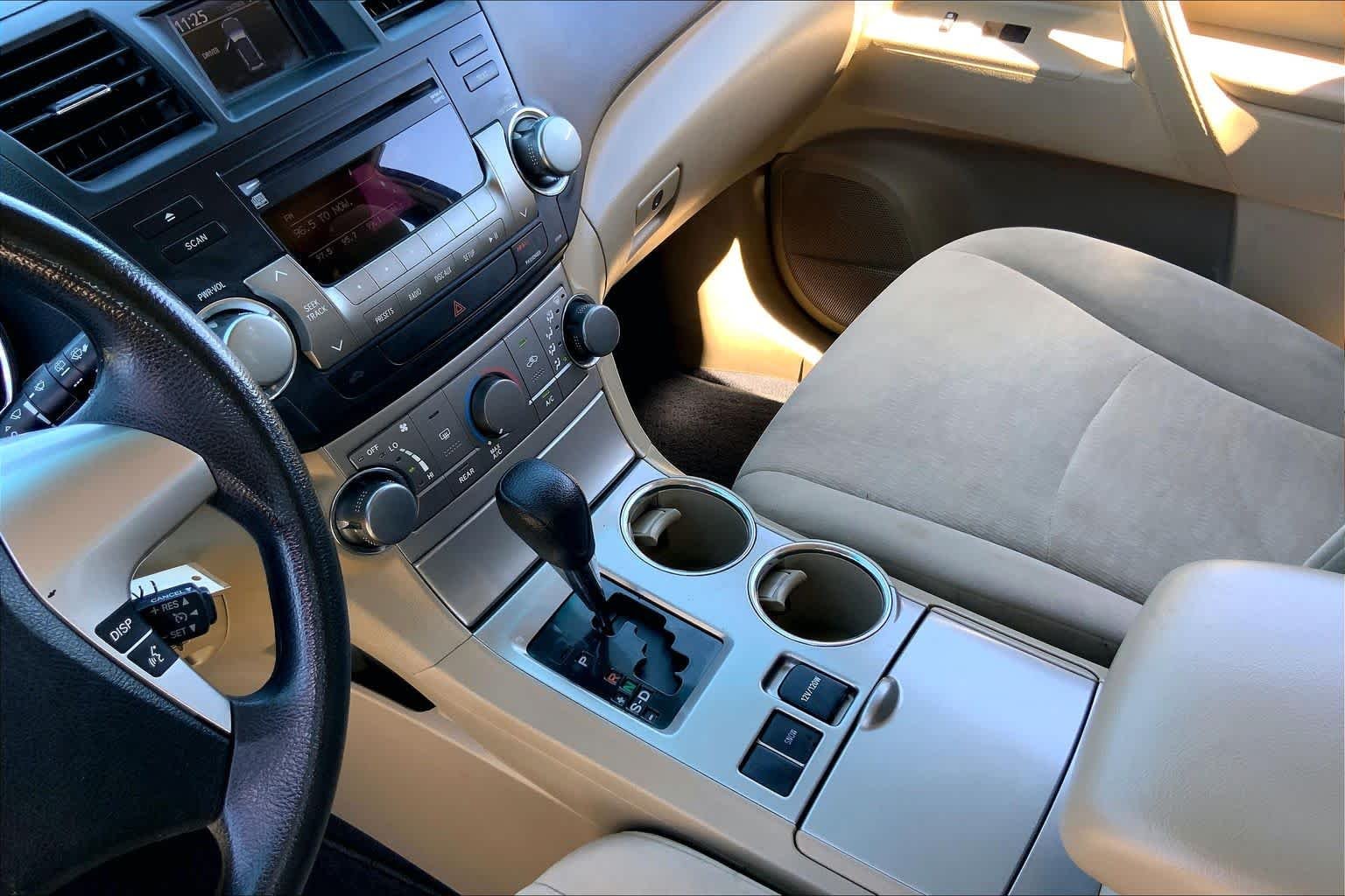 Used 2012 Blizzard Pearl Toyota  image 15
