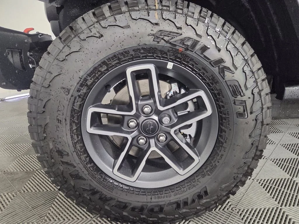 New 2026 Granite Crystal Metallic Clear-Coat Exterior Paint Jeep Mojave X image 7
