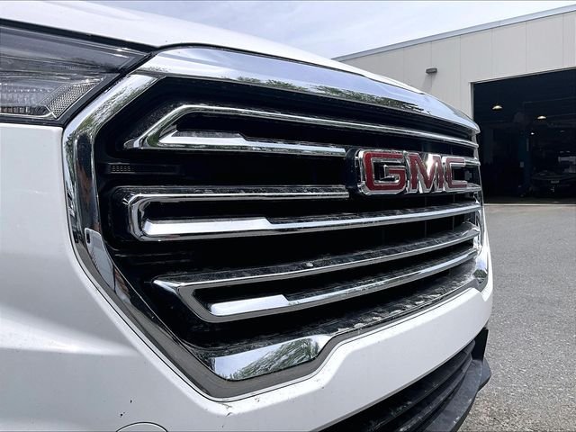 Used 2024 White GMC SLT image 30
