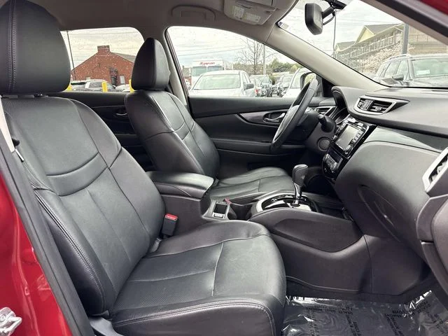 Used 2015 Red Nissan SL image 15